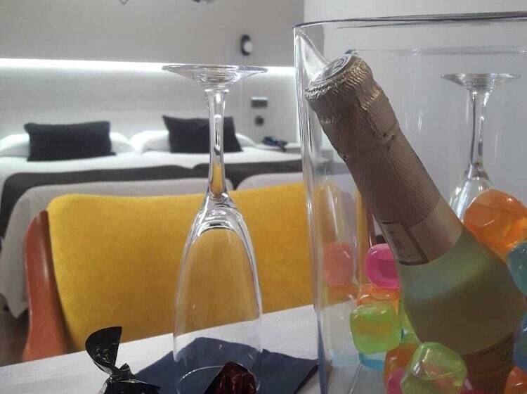 غرفة عائلية, Mozarbez Salamanca