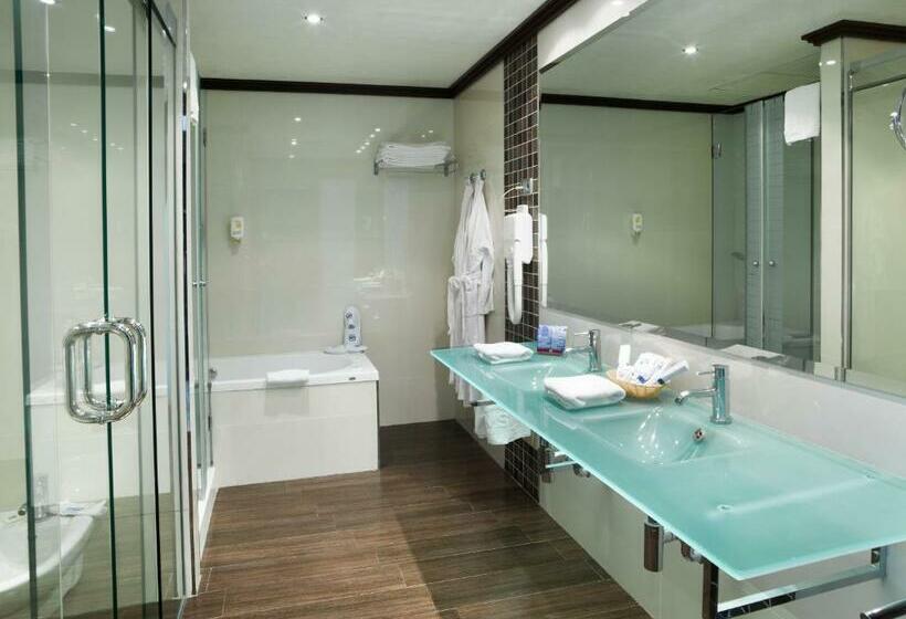 غرفة قياسية إطلالة جانبية علي البحر, Ms Amaragua