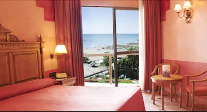 غرفة قياسية إطلالة جانبية علي البحر, Ms Amaragua