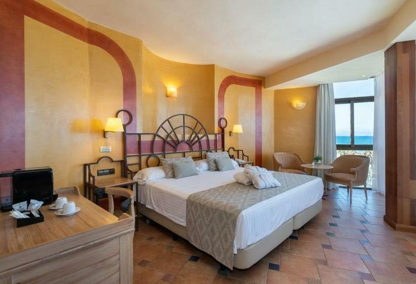 주니어 스위트, Ms Amaragua