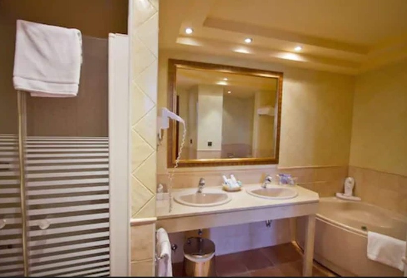 주니어 스위트, Ms Amaragua