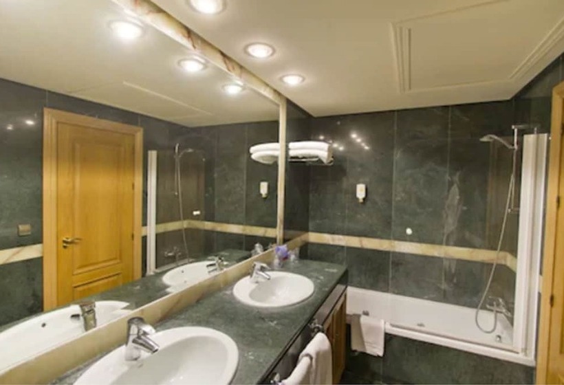 주니어 스위트, Ms Amaragua