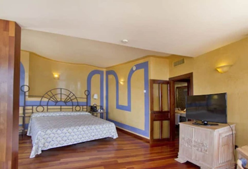 جناح ديلوكس, Ms Amaragua