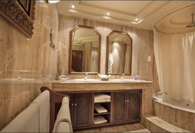 디럭스 스위트, Ms Amaragua