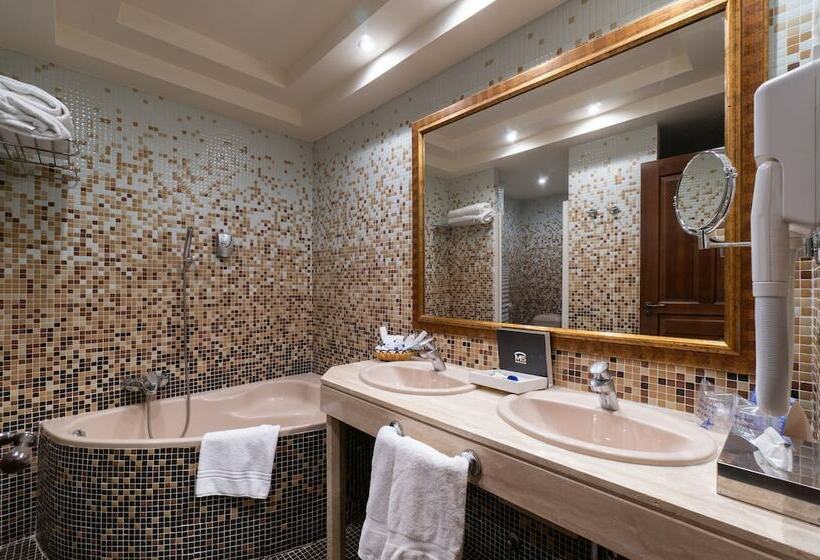 Люкс Повышенной Комфортности, Ms Amaragua