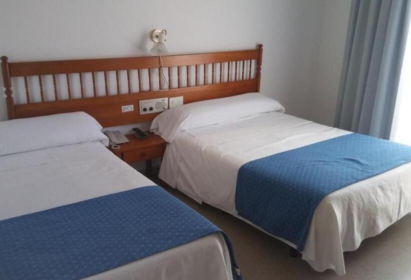 Номер Стандарт Трехместный, Plaça Vella