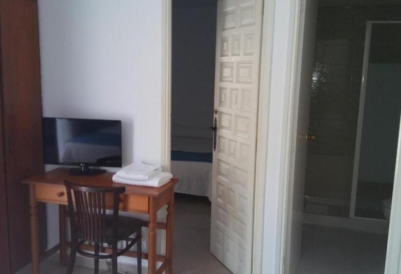 Четырехместный Номер Стандарт, Plaça Vella