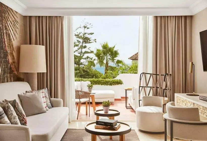 Juniorsuite Deluxe Side met uitzicht op zee, Puente Romano Marbella