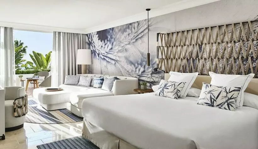Juniorsuite Deluxe Side met uitzicht op zee, Puente Romano Marbella