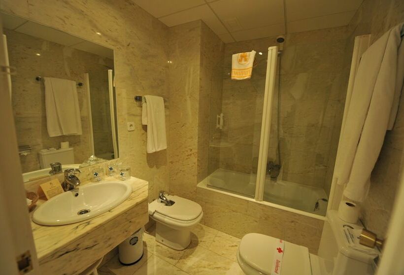 اتاق استاندارد سه نفره, Puerta De Segovia