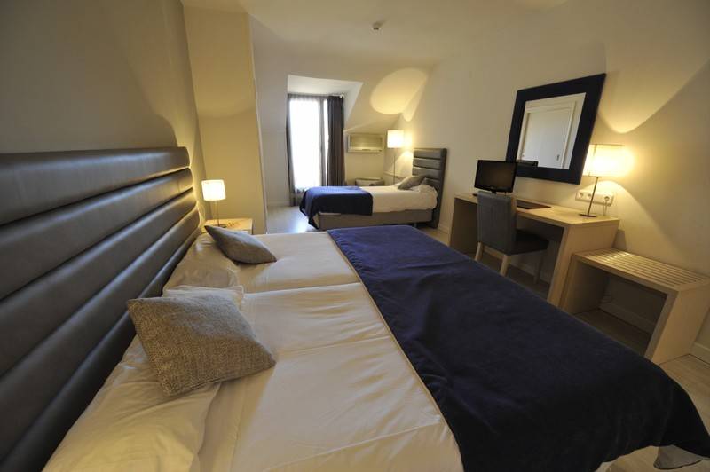 اتاق استاندارد سه نفره, Puerta De Segovia