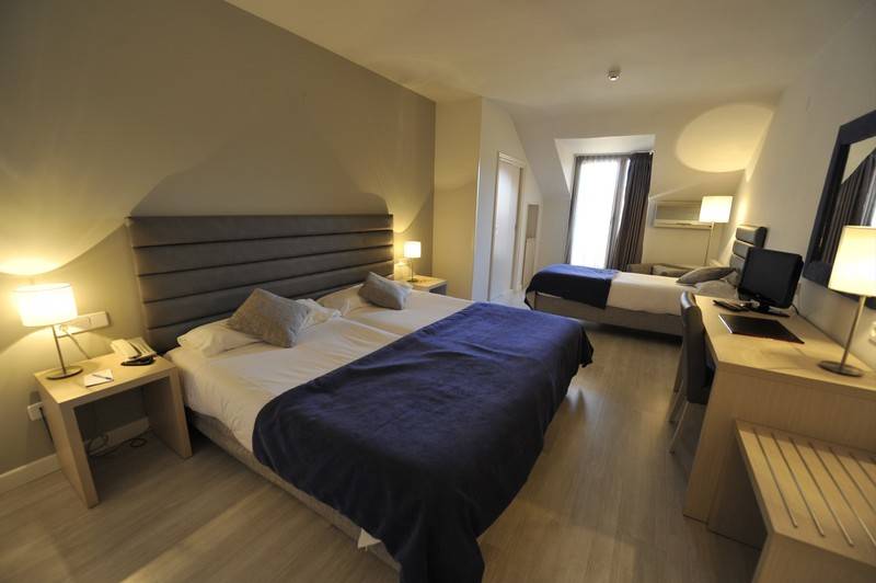 اتاق استاندارد سه نفره, Puerta De Segovia