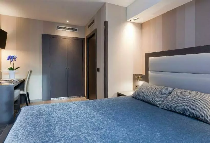 اتاق استاندارد یک نفره, Reina Cristina