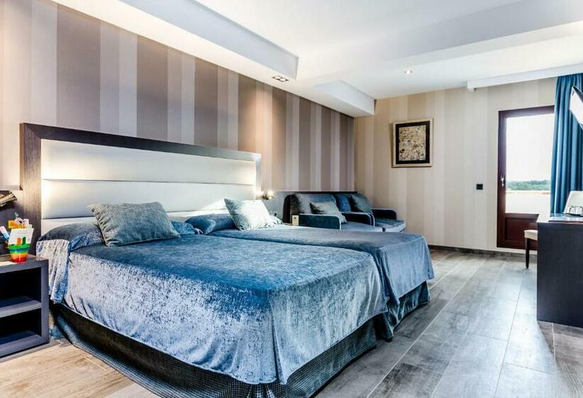 스탠다드 트리플 룸 테라스, Reina Cristina