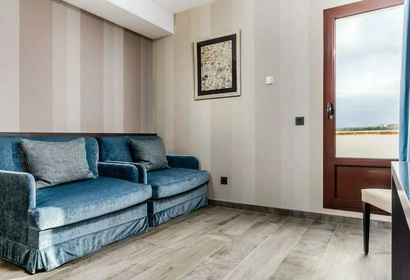 Standard Triple Room with Terrace, Reina Cristina