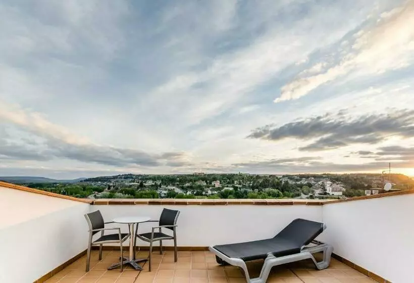 Standard Triple Room with Terrace, Reina Cristina