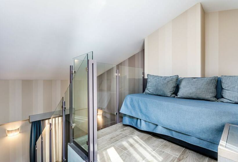 스탠다드 트리플 룸 테라스, Reina Cristina