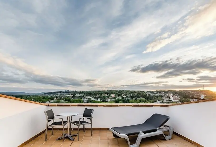 Standard Triple Room with Terrace, Reina Cristina