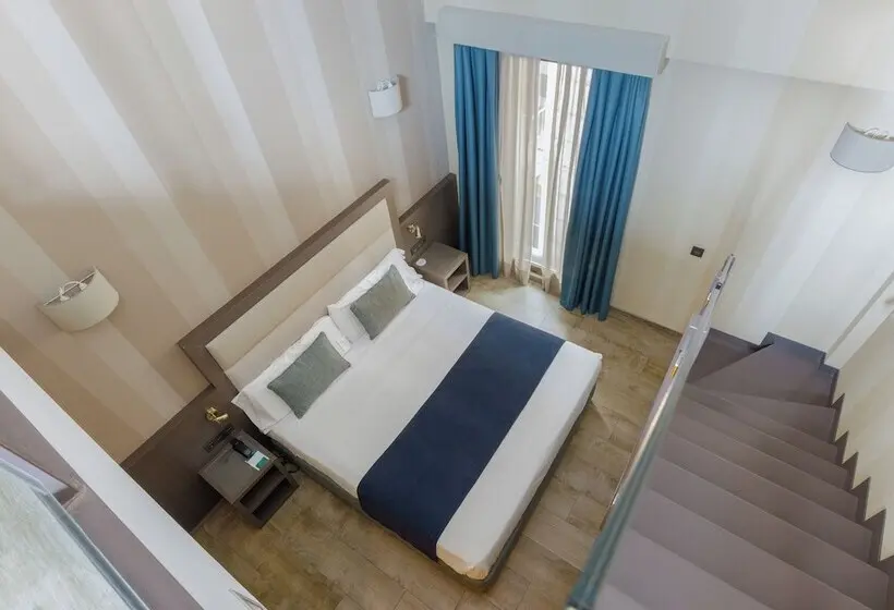 Standard Triple Room with Terrace, Reina Cristina