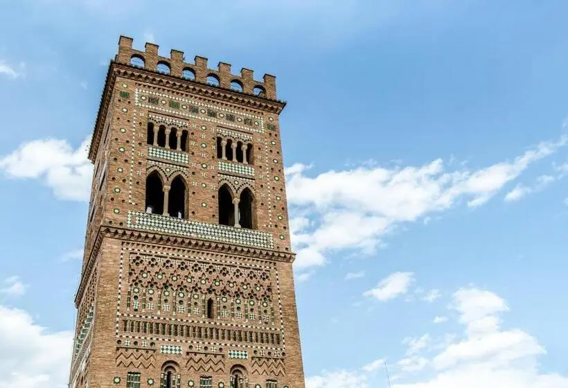 سوئیت با بالکن, Reina Cristina
