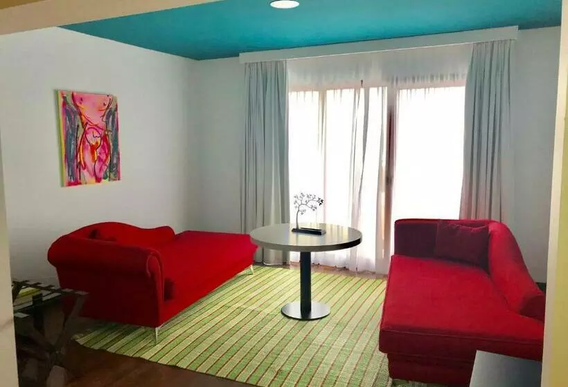 سوییت جونیور, Ritual Torremolinos - Adults Only