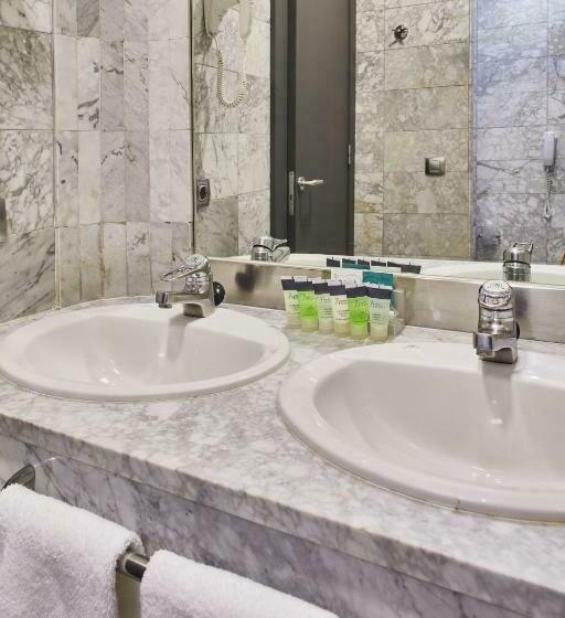 家庭间, Silken Alandalus Palace