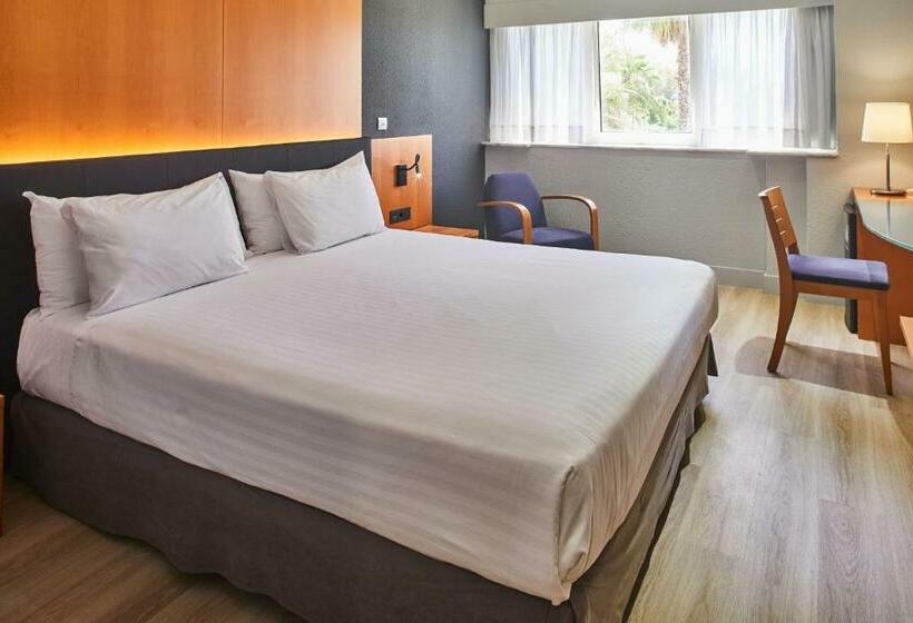 舒适房间带泳池景, Silken Alandalus Palace