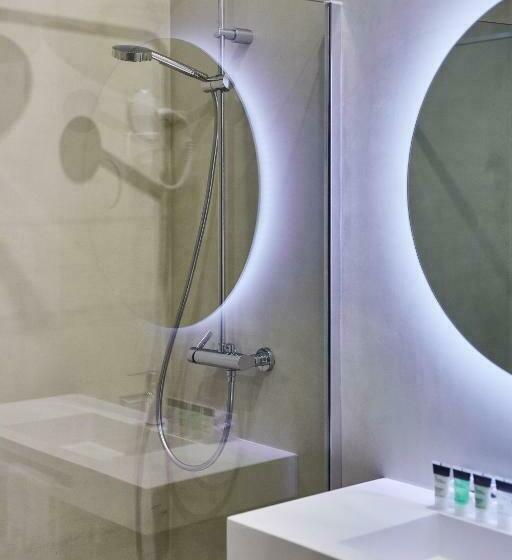 舒适房间带泳池景, Silken Alandalus Palace