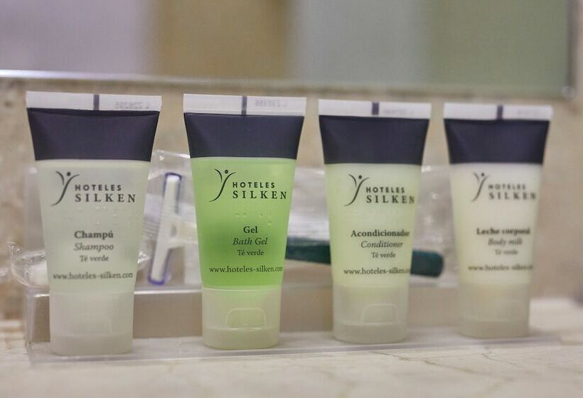 舒适房间带泳池景, Silken Alandalus Palace