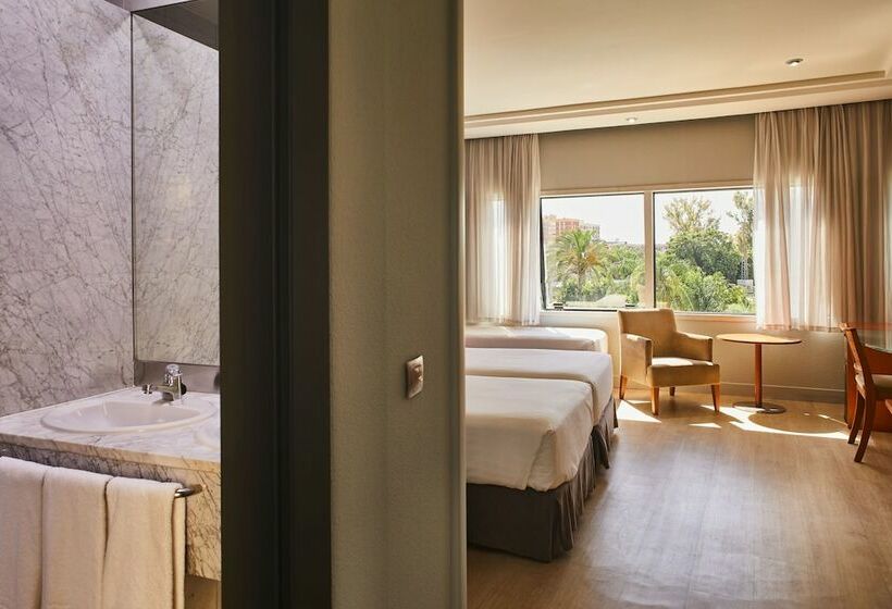 חדר סטנדרט לשלושה, Eurostars Al-Ándalus Palace