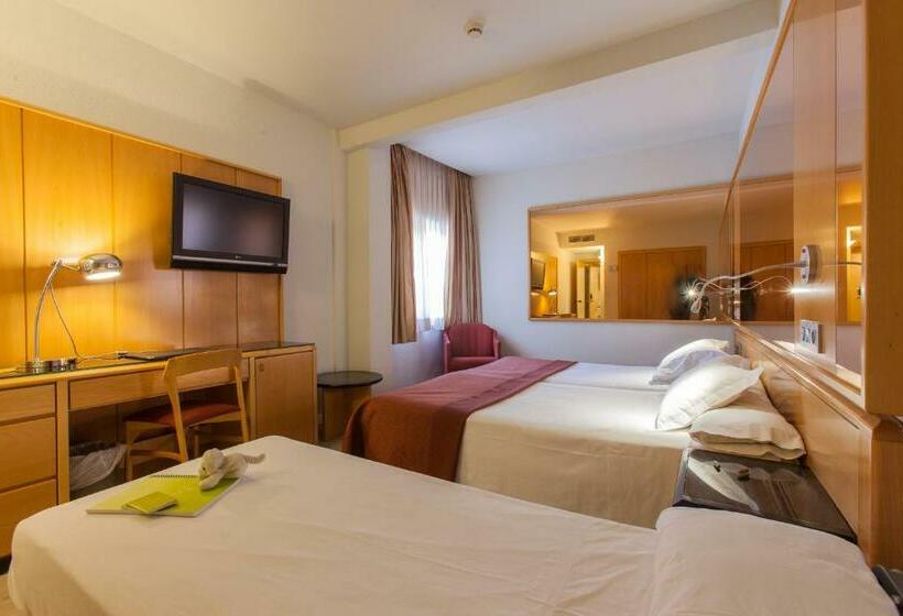 ファミリールーム, Silken Rona Dalba