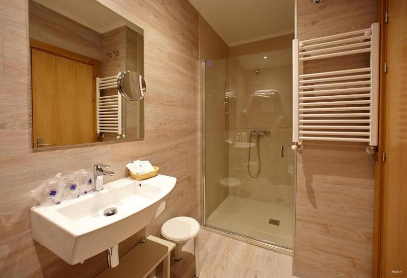 اتاق استاندارد سه نفره, Sirimiri