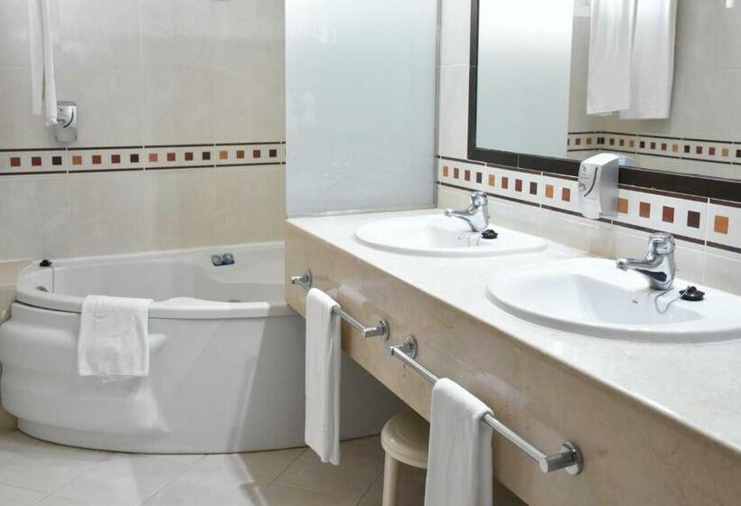 جناح, Fergus Puerto de la Cruz