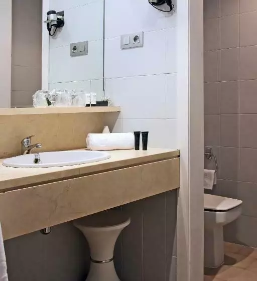 اتاق استاندارد, B&b Hotel Zaragoza Royal