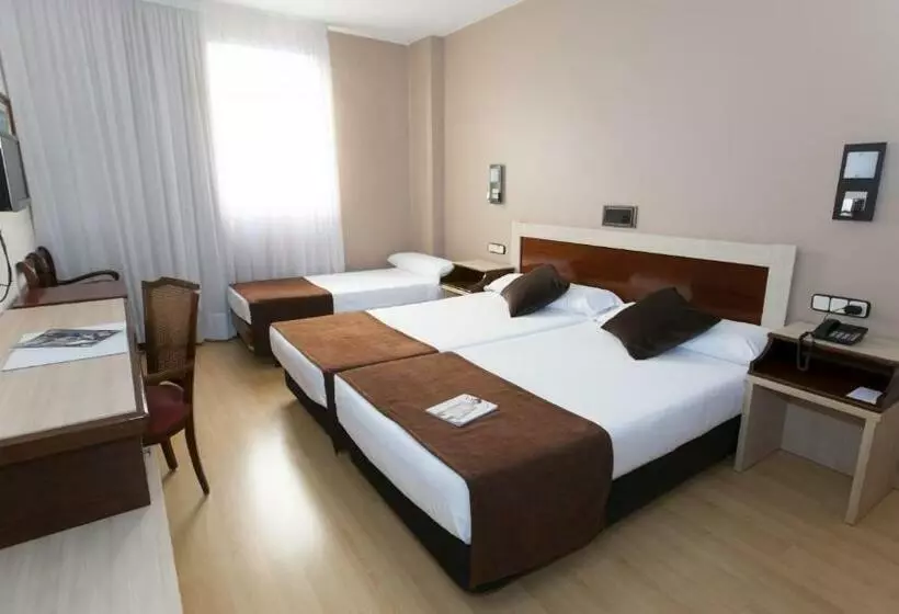 اتاق استاندارد سه نفره, B&b Hotel Zaragoza Royal