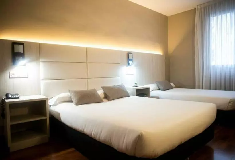 اتاق استاندارد سه نفره, B&b Hotel Zaragoza Royal