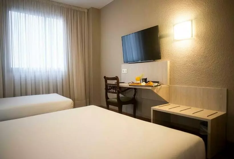 اتاق استاندارد سه نفره, B&b Hotel Zaragoza Royal