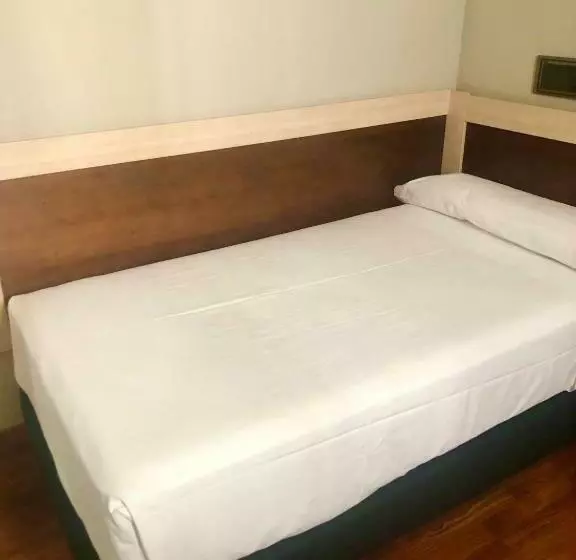 اتاق استاندارد یک نفره, B&b Hotel Zaragoza Royal