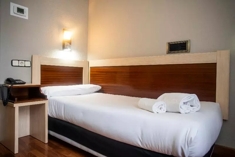 اتاق استاندارد یک نفره, B&b Hotel Zaragoza Royal