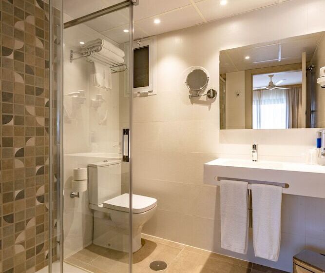 اتاق استاندارد سه نفره, Zeus