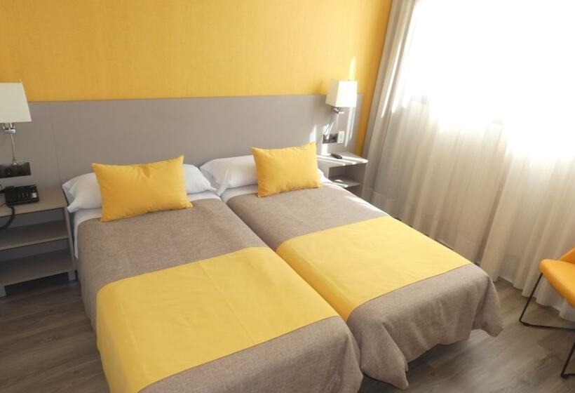 اتاق استاندارد سه نفره, Zeus