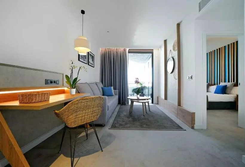 Sviitti Allasnäkymä, Hovima Suites Costa Adeje