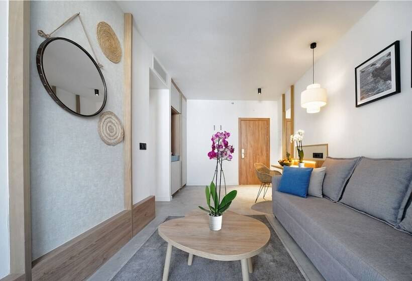 جناح مطلّ علي حمام السباحة, Labranda Suites Costa Adeje