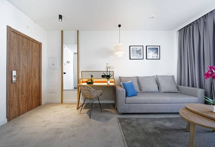 جناح مطلّ علي حمام السباحة, Labranda Suites Costa Adeje