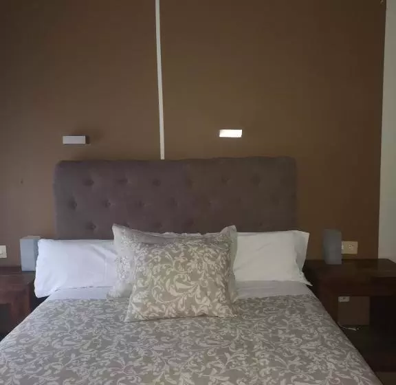 اتاق لوکس با چشم‌انداز شهر, Hostal Plaza