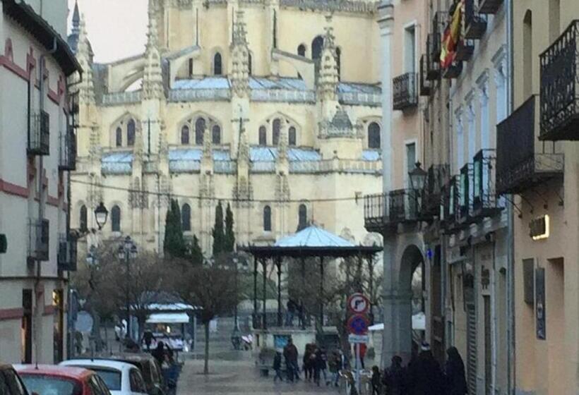 غرفة أساسية ثلاثية, Hostal Plaza