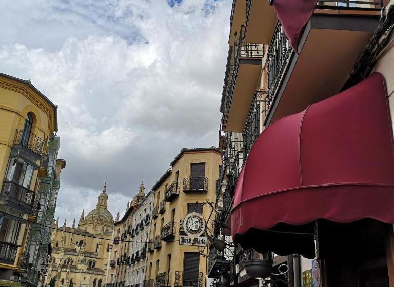 غرفة أساسية ثلاثية, Hostal Plaza