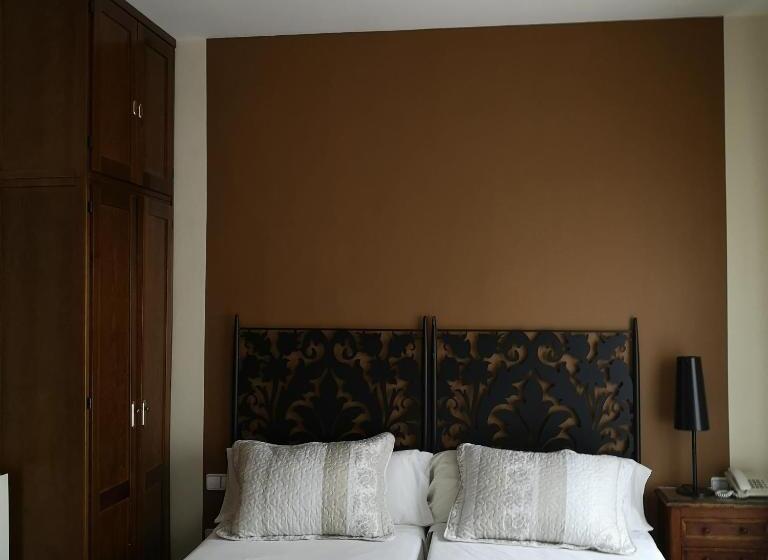 غرفة أساسية ثلاثية, Hostal Plaza