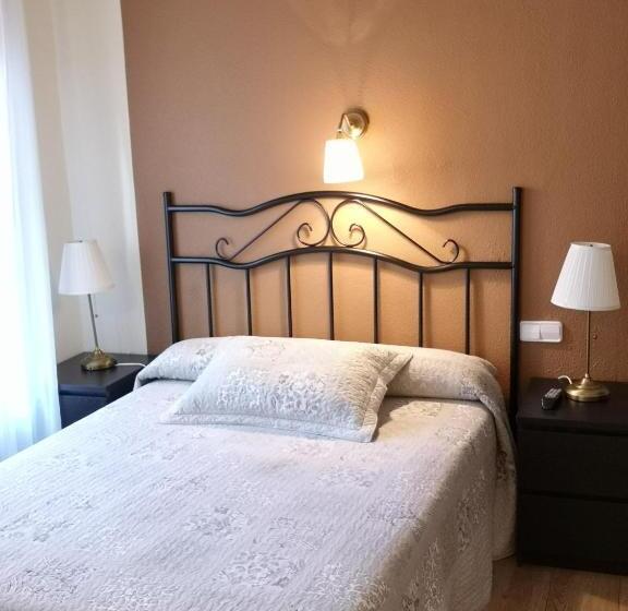 غرفة قياسية ثلاثية, Hostal Plaza