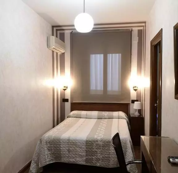 اتاق استاندارد, Hostal Plaza